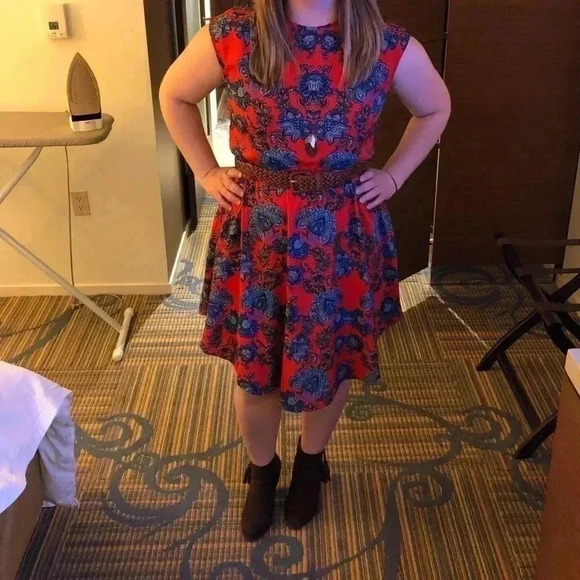 Collective Concepts Dress - Picture 3 of 3